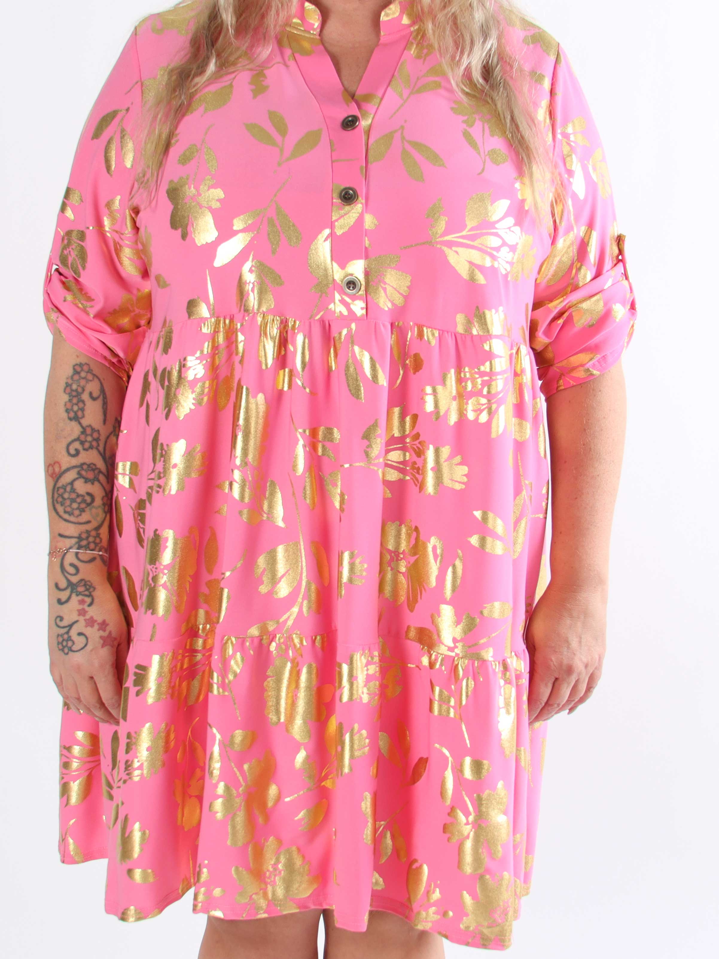 Milano Gold Flower Midi - Plus size kjole med guld blade og lag på lag look